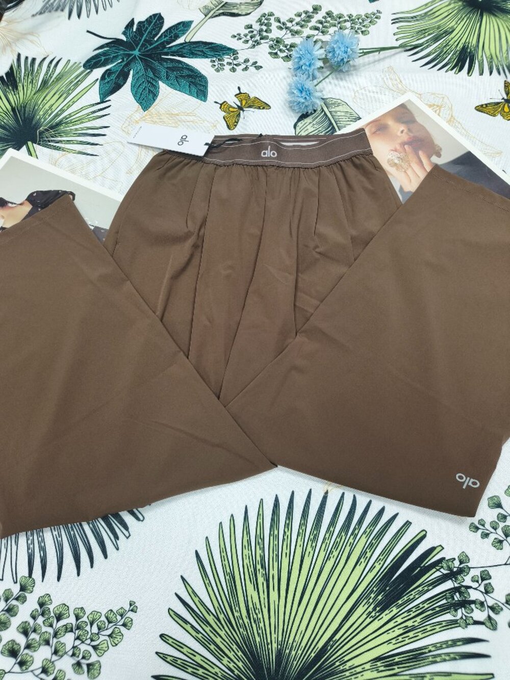 ALO Yoga Straight Leg Espresso Pants💌Modern Timeless Closet Favorite Regular✨ - Picture 3 of 8